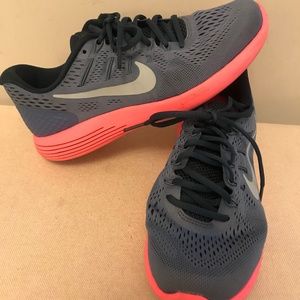 Nike Run Easy Sneakers